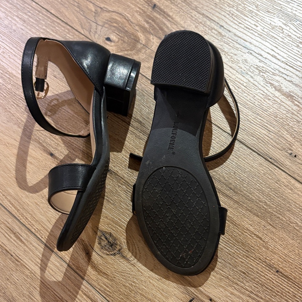 Elegant Black Strappy Women's Sandals - Picture 3 of 8
